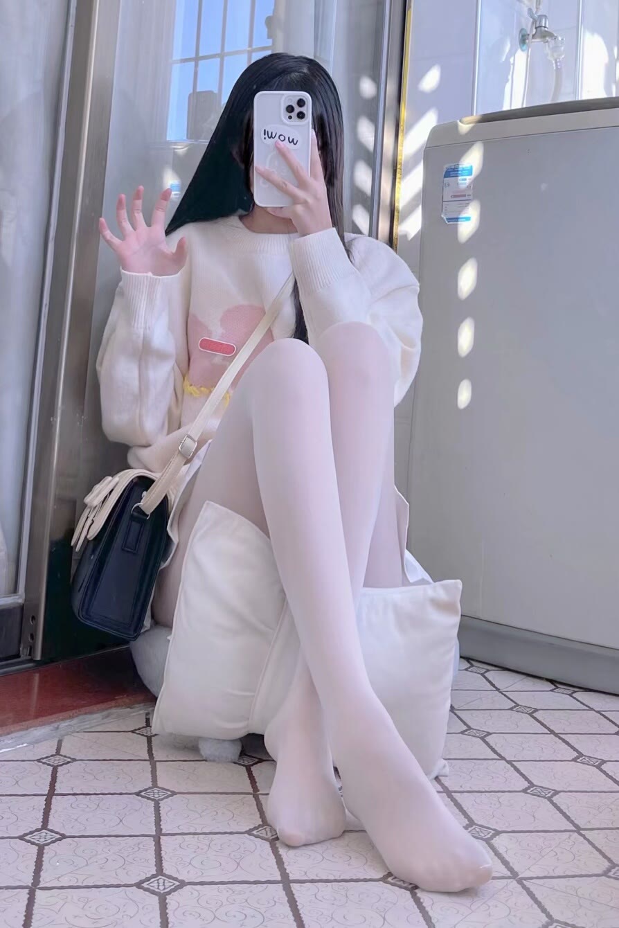 在角落的白丝超短裙大长腿小萝莉-自拍论坛-日常生活-星来资源网